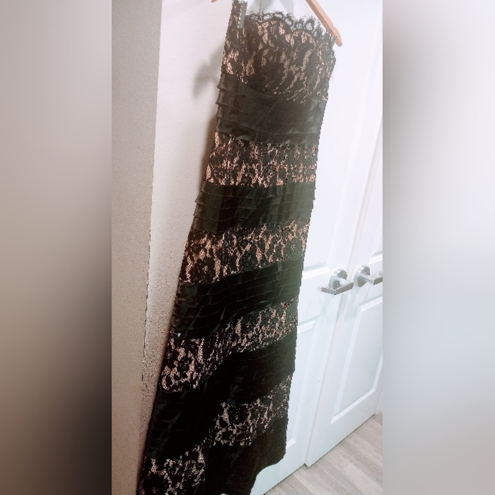 BCBGMaxAzria Lace & satin tiered formal gown